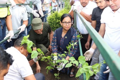  भरतपुरको मुहार फेरेर बिदा लिँदै मेयर रेनु दाहाल 